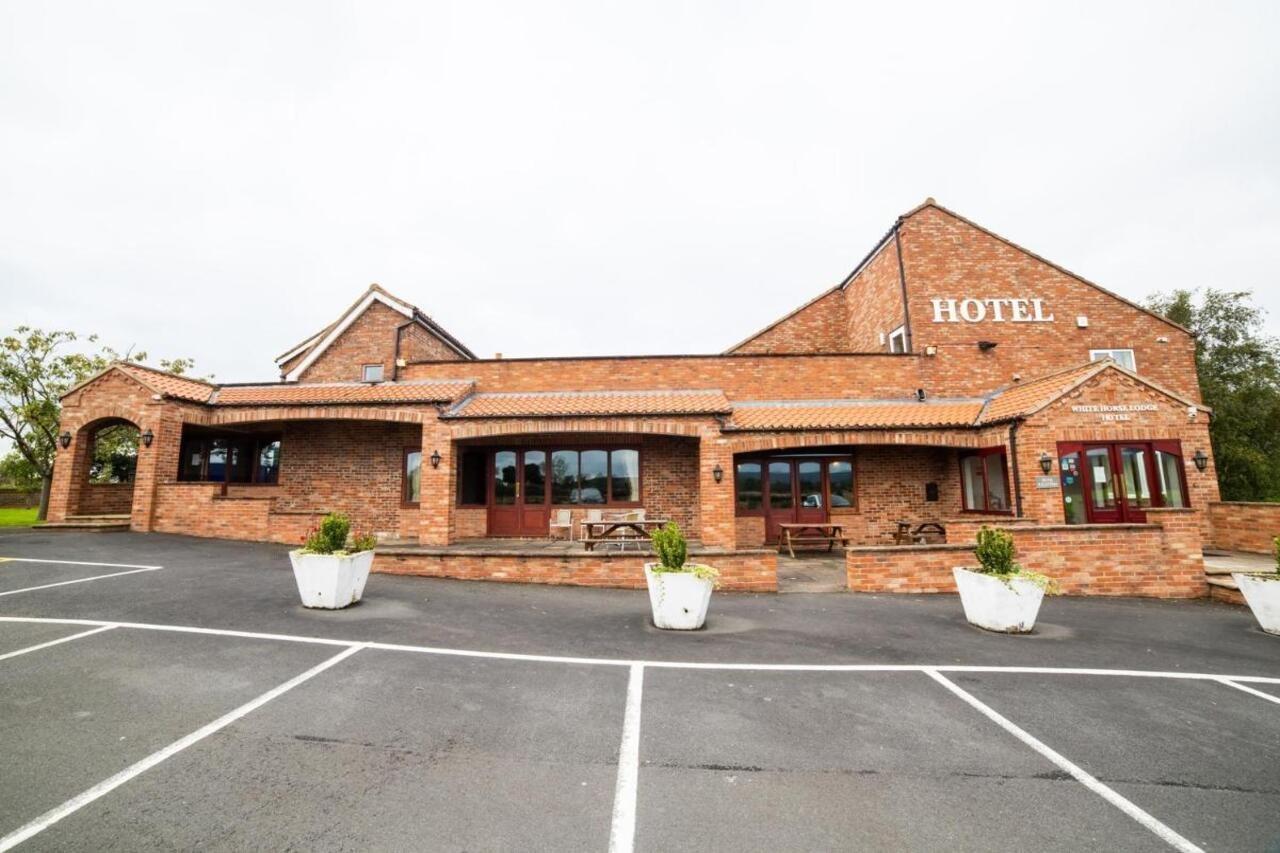 Oyo White Horse Lodge Hotel, East Thirsk Bagby Esterno foto