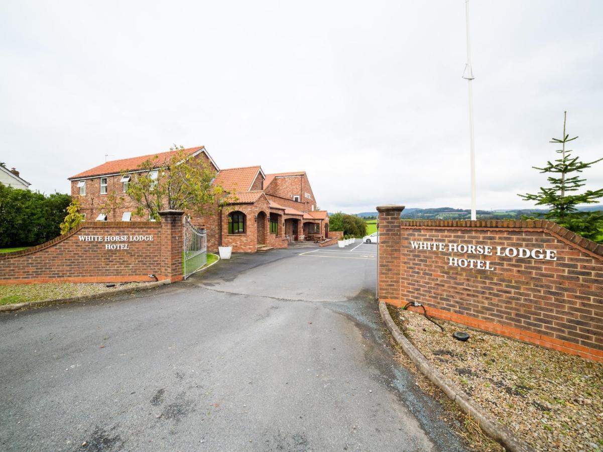 Oyo White Horse Lodge Hotel, East Thirsk Bagby Esterno foto