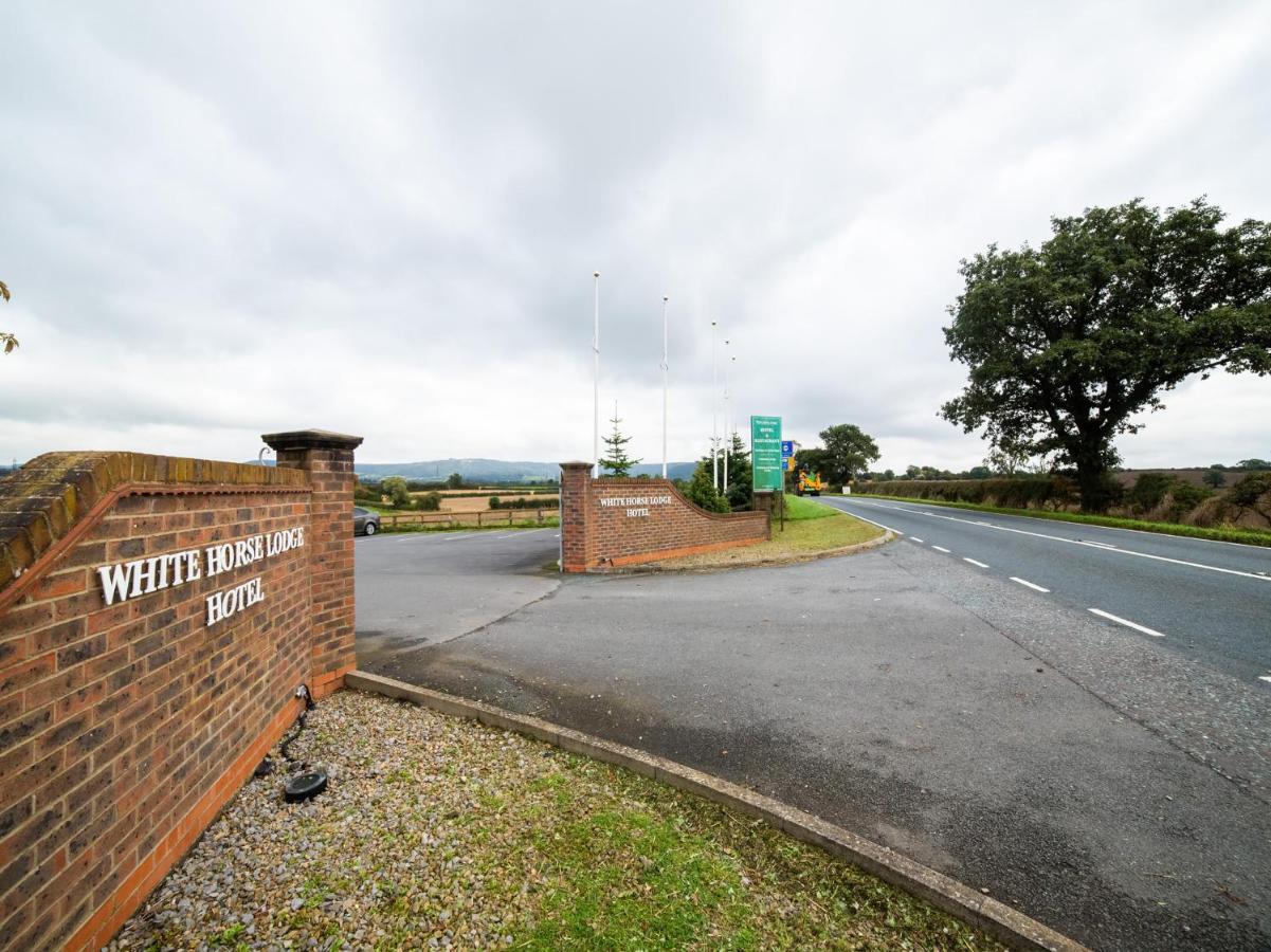 Oyo White Horse Lodge Hotel, East Thirsk Bagby Esterno foto
